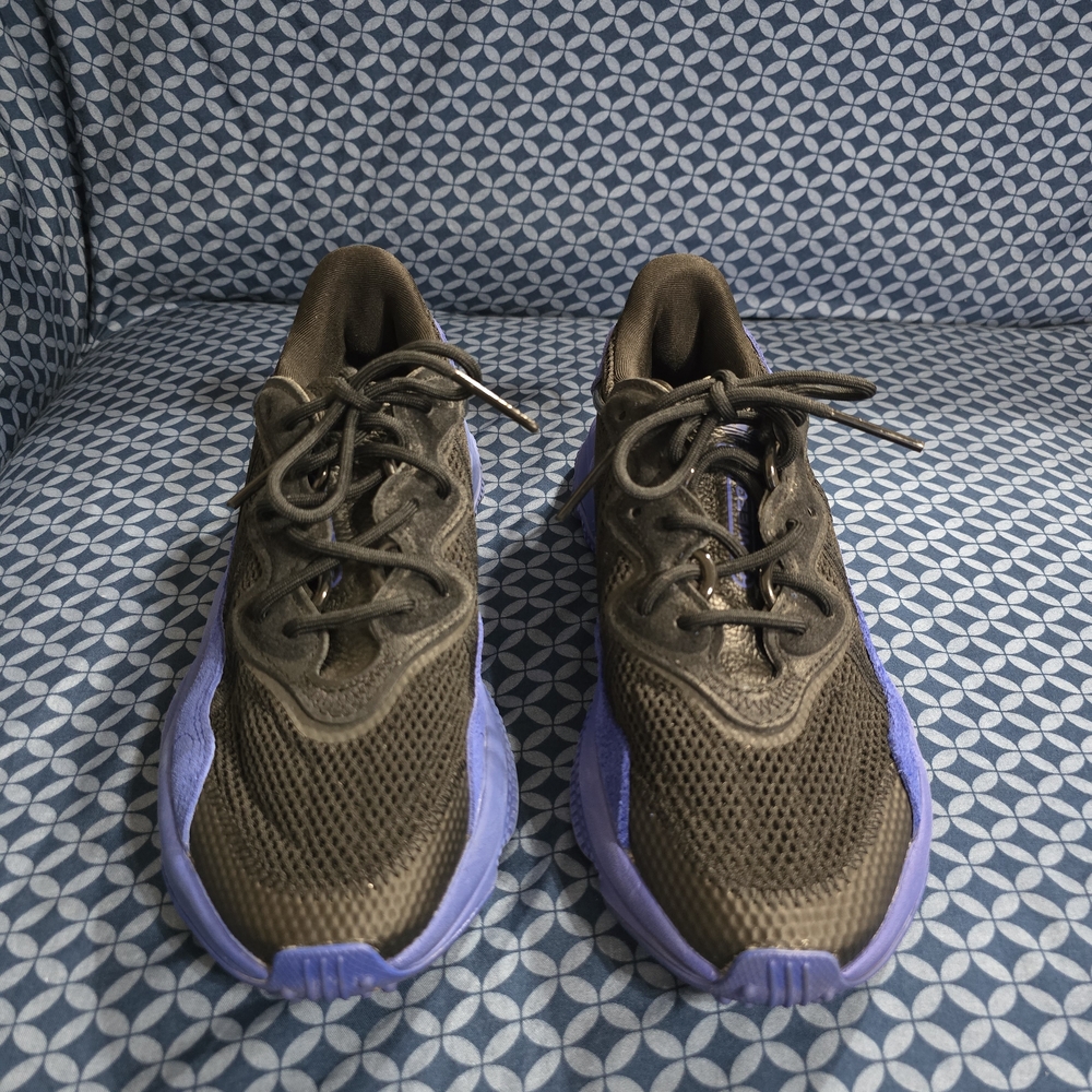 Adidas - Big Kids Ozweego Black and Royal Blue Athletic Running Shoes. Size 6